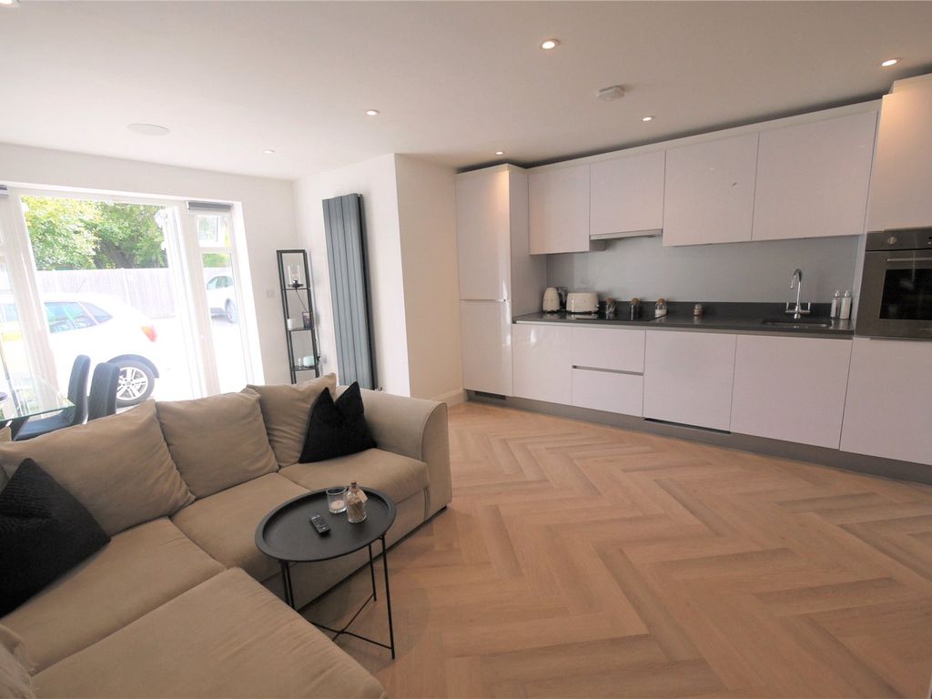 1 bed flat for sale in High Street, Ongar, Essex CM5, £260,000