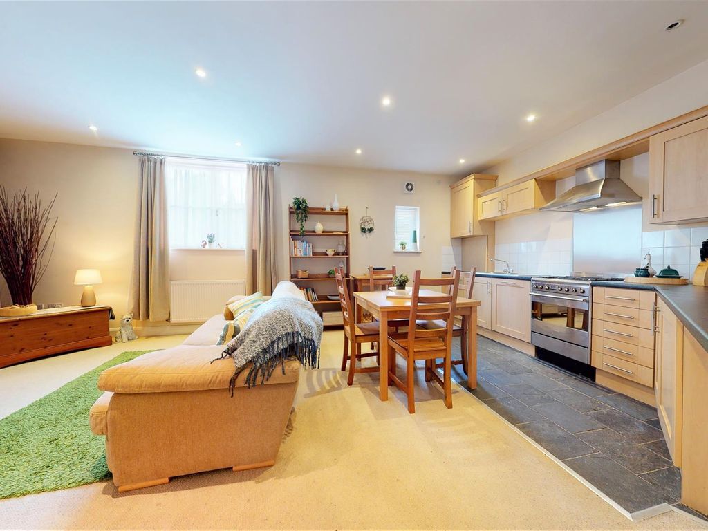 2 bed flat for sale in Woodland Hall, Woodland Place, Penarth CF64, £225,000