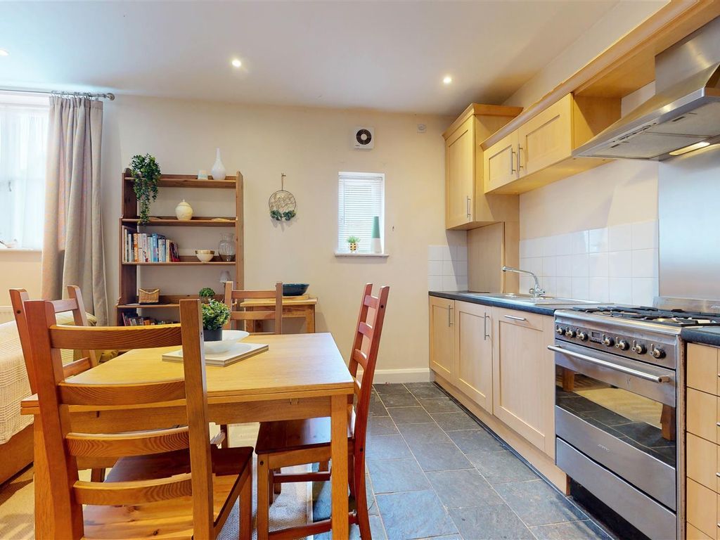 2 bed flat for sale in Woodland Hall, Woodland Place, Penarth CF64, £225,000