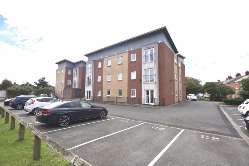 2 bed flat for sale in Wrendale Court, Gosforth, Newcastle Upon Tyne NE3, £125,000