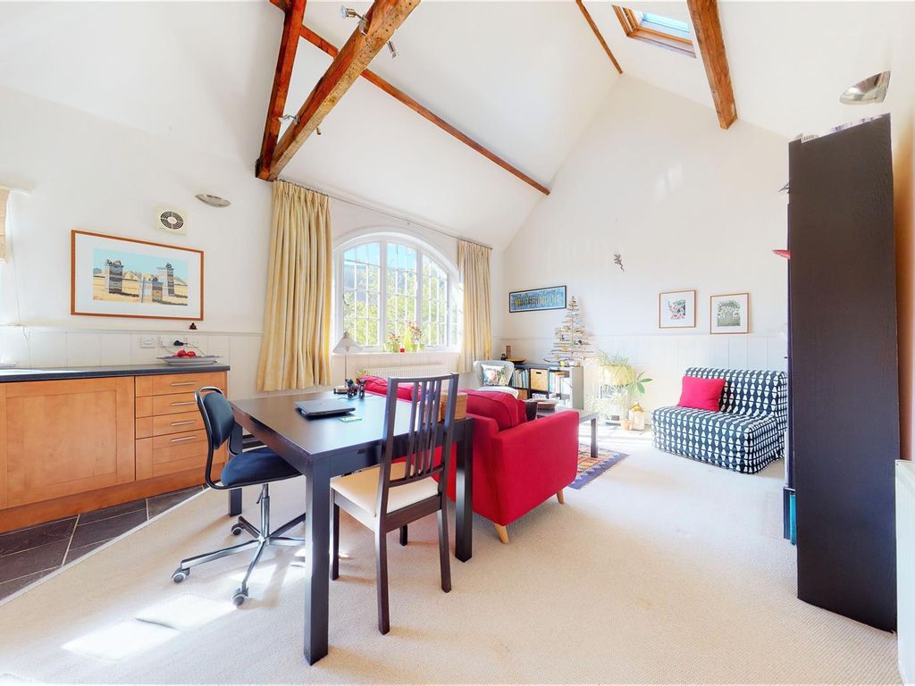 1 bed flat for sale in Woodland Hall, Woodland Place, Penarth CF64, £215,000