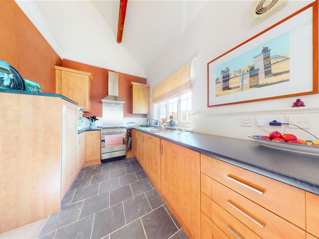 1 bed flat for sale in Woodland Hall, Woodland Place, Penarth CF64, £215,000