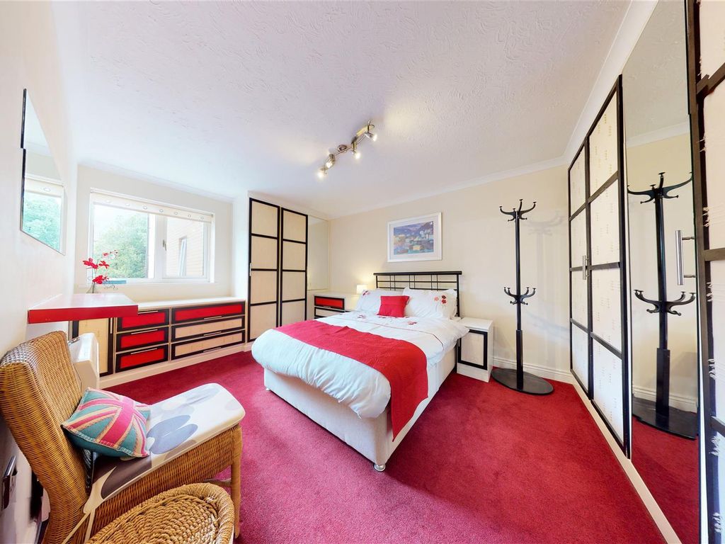 2 bed flat for sale in The Esplanade, Penarth CF64, £205,000