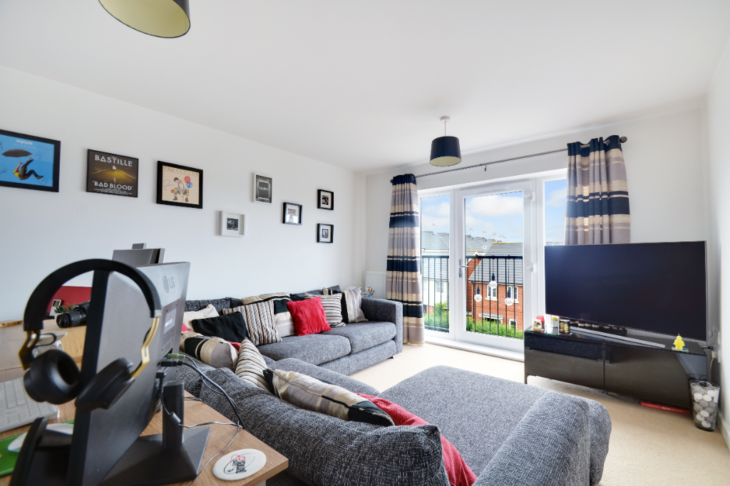 2 bed flat for sale in Rowditch Furlong, Milton Keynes MK14, £117,500