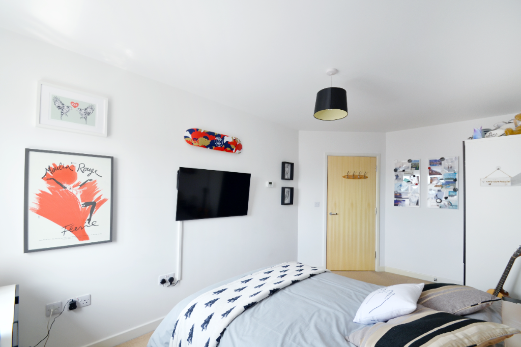 2 bed flat for sale in Rowditch Furlong, Milton Keynes MK14, £117,500