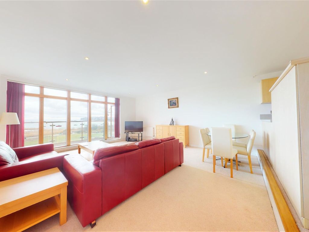 2 bed flat for sale in Windsor Esplanade, Cardiff CF10, £305,000
