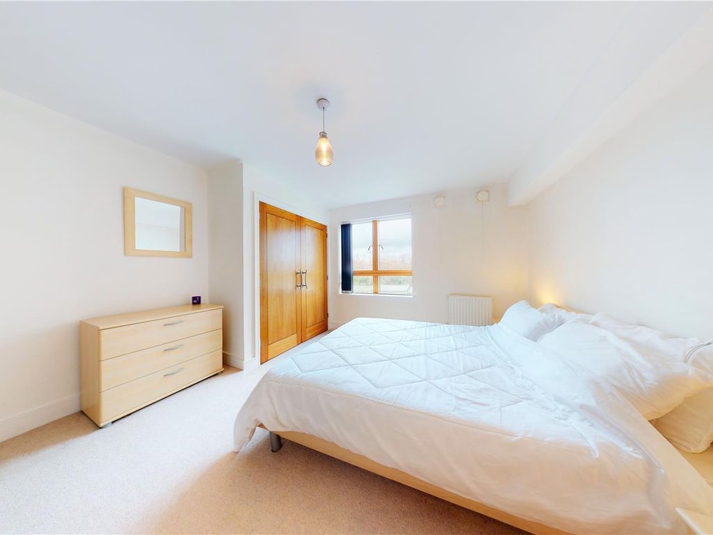 2 bed flat for sale in Windsor Esplanade, Cardiff CF10, £305,000