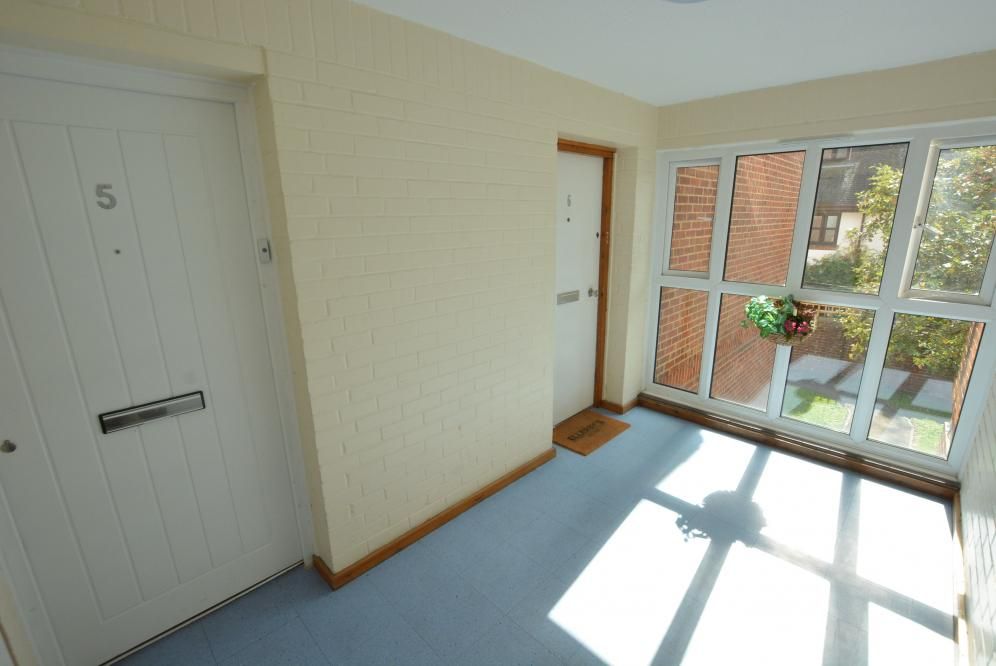2 bed flat for sale in Broadway Park, Stevensons Close, Wimborne BH21, £240,000