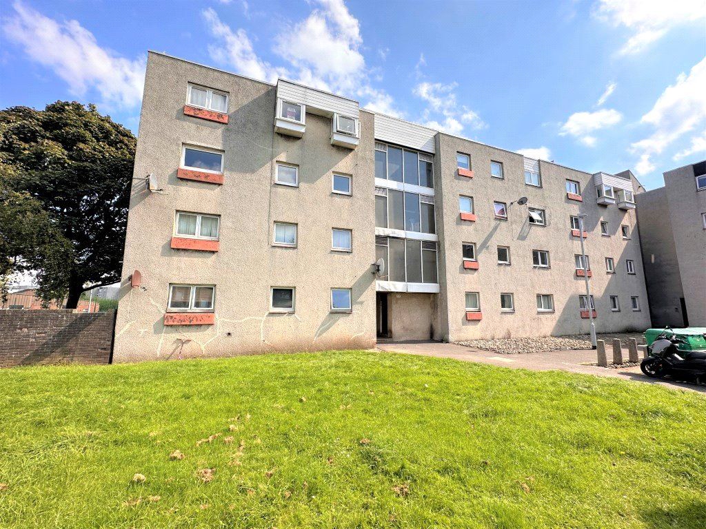 3 bed flat for sale in George Square, Ayr, South Ayrshire KA8, £32,000