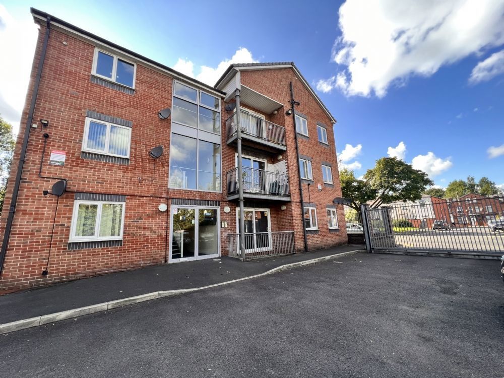 1 bed flat for sale in Loxham Street, Farnworth, Bolton BL3, £45,000