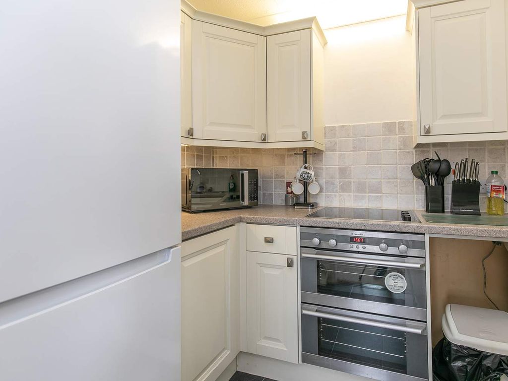 2 bed flat for sale in 212 Queens Court, Ramsey IM9, £140,000