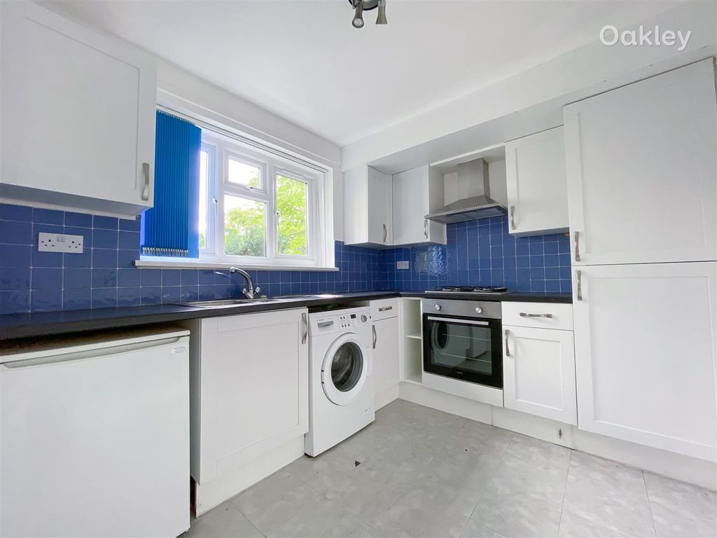 1 bed flat for sale in Woburn Place, Brighton BN1, £200,000