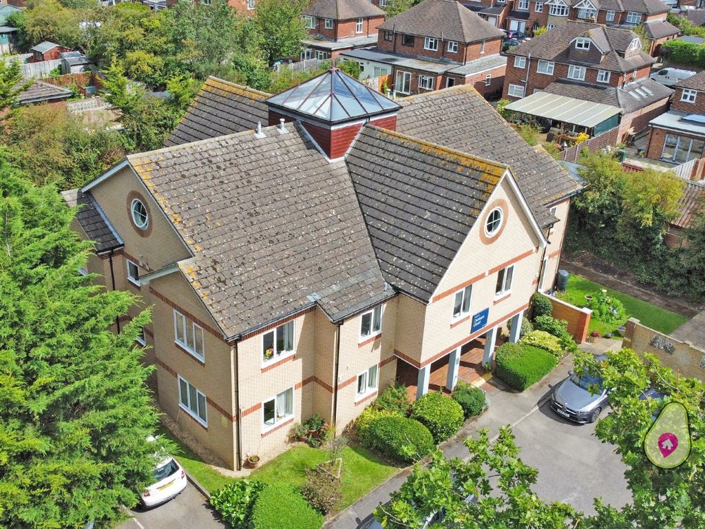 1 bed flat for sale in Orchard Court, Reading RG2, £77,000