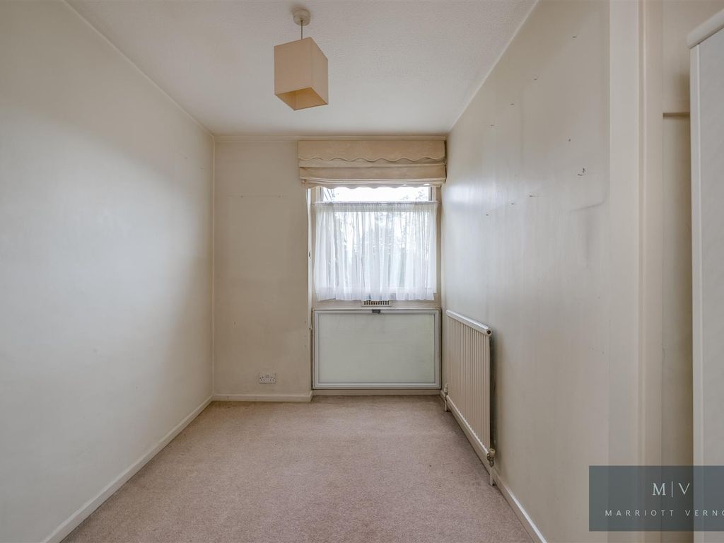 2 bed flat for sale in Bardsley Close, Croydon CR0, £275,000