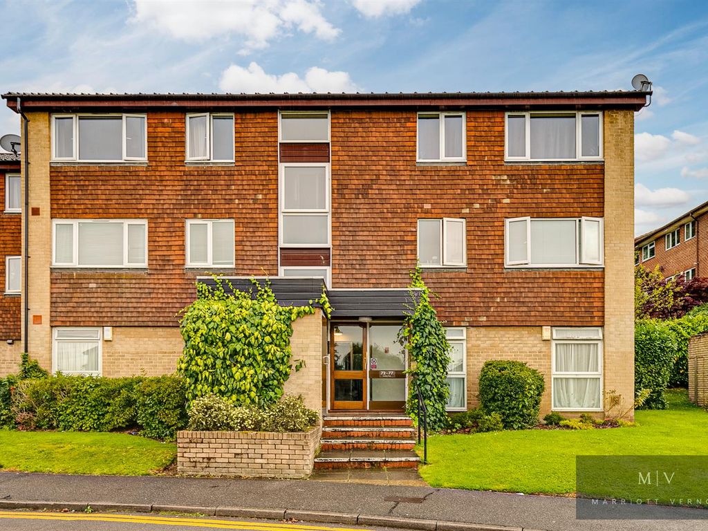 2 bed flat for sale in Bardsley Close, Croydon CR0, £275,000