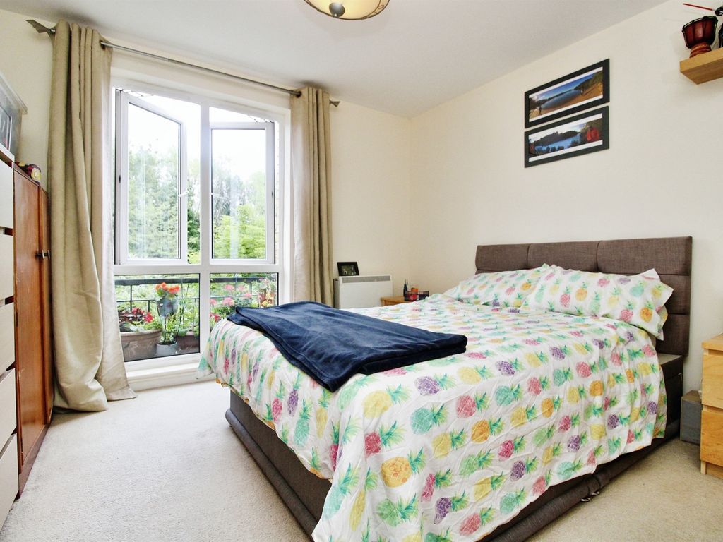2 bed flat for sale in Ffordd Garthorne, Cardiff CF10, £190,000