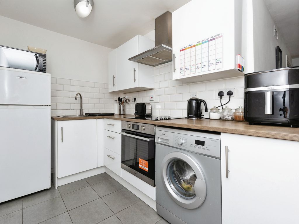1 bed flat for sale in Barlow Moor Road, Manchester, Greater Manchester M21, £150,000