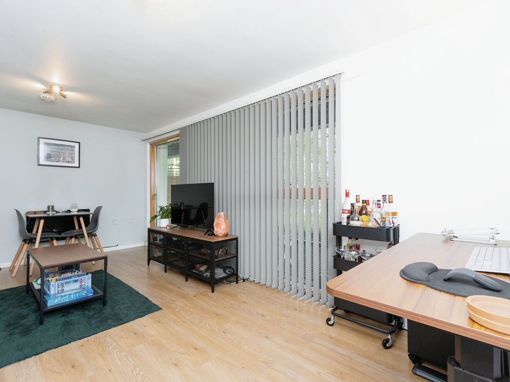 1 bed flat for sale in Barlow Moor Road, Manchester, Greater Manchester M21, £150,000