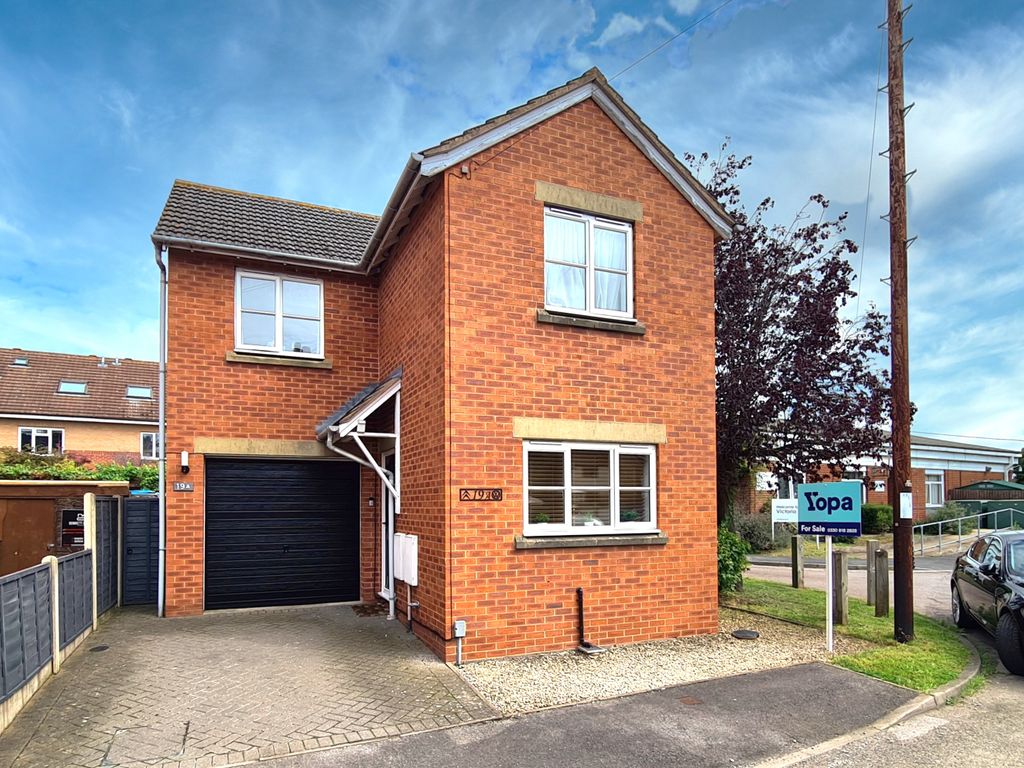 3 bed detached house for sale in Victoria Road, Longford, Gloucester GL2, £320,000