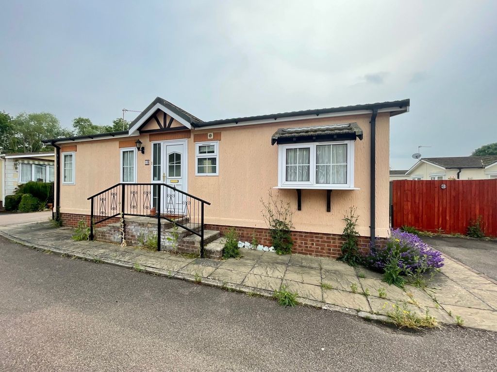 2 bed mobile/park home for sale in Lordsway Park Home, Alconbury, Huntingdon PE28, £100,000