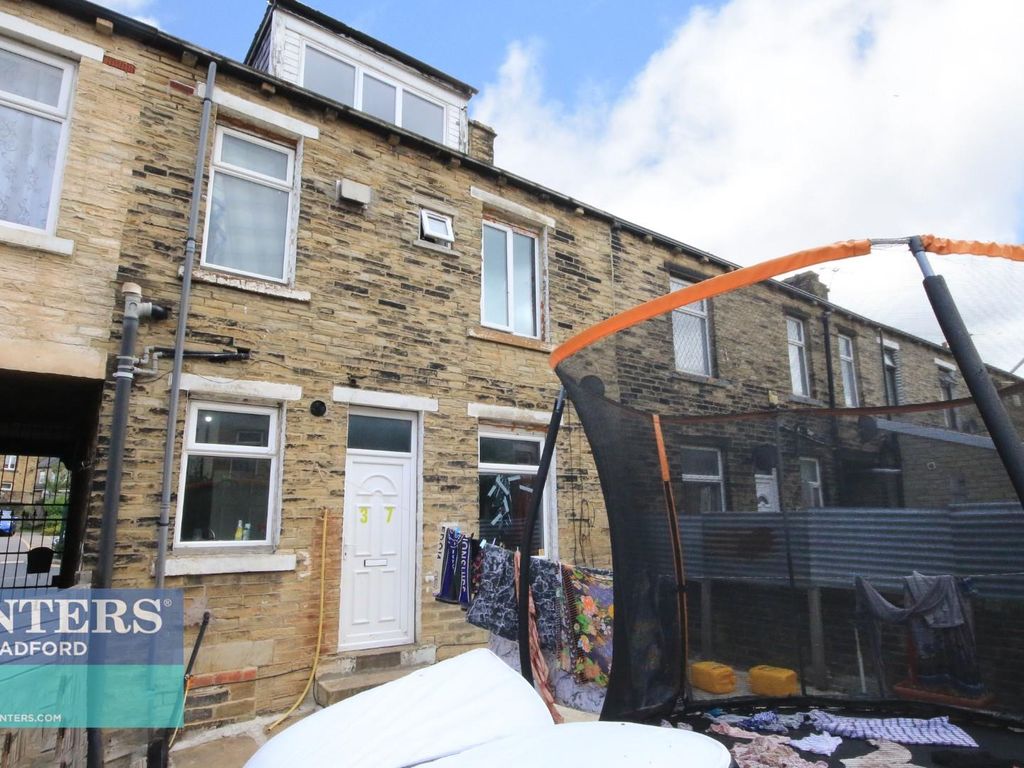 3 bed terraced house for sale in Northampton Street, Bradford BD3, £75,000