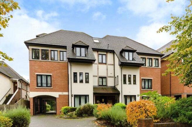 2 bed flat for sale in Grove Road, Sutton SM1, £315,000