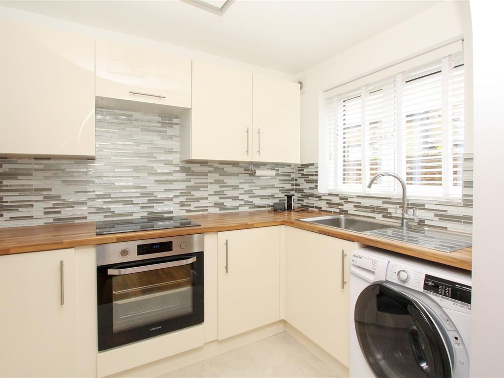 1 bed flat for sale in High Street, Colnbrook, Slough SL3, £225,000