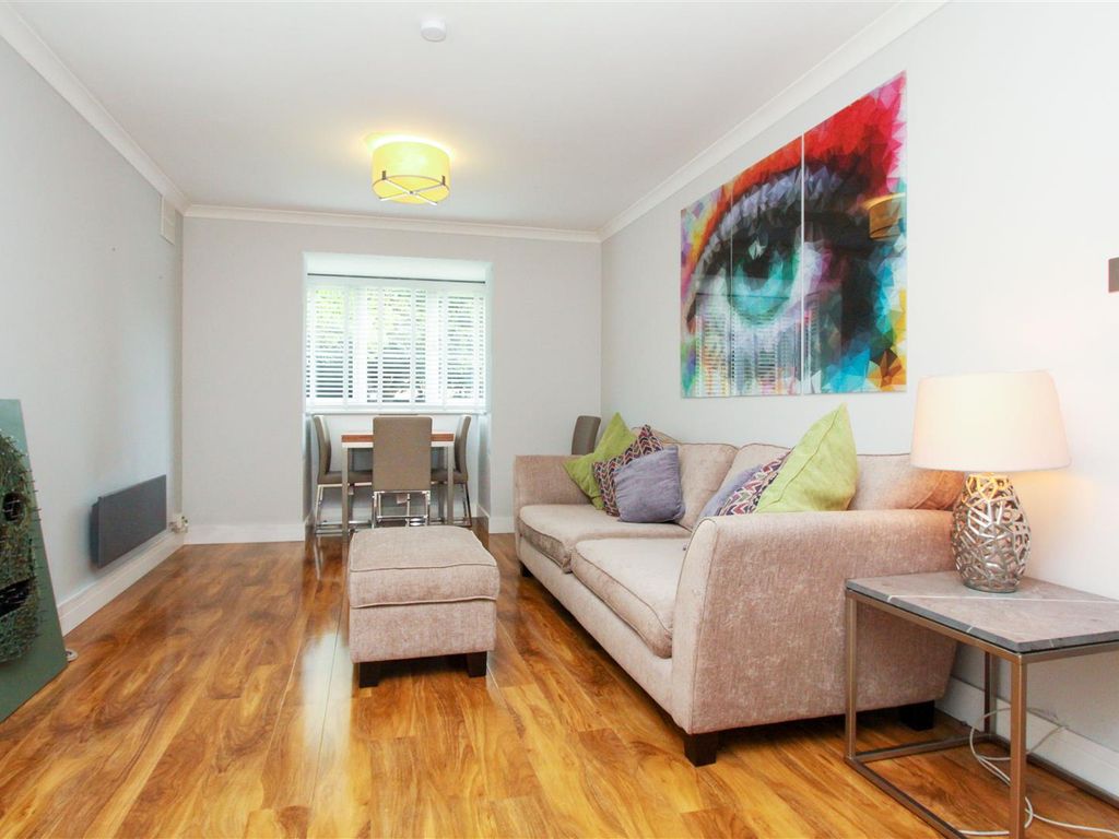 1 bed flat for sale in High Street, Colnbrook, Slough SL3, £225,000