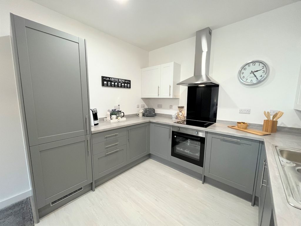 2 bed flat for sale in Garstang High Street, Garstang, Preston, Lancashire PR3, £240,000