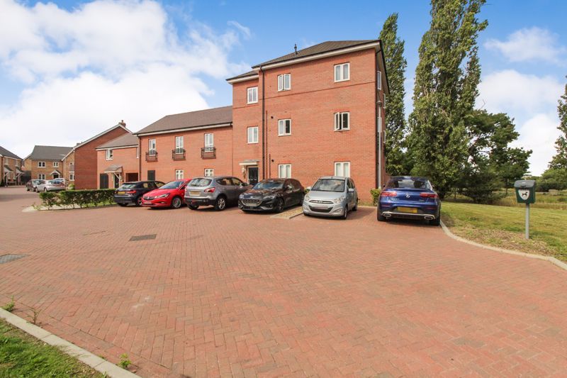 1 bed flat for sale in Megginson Way, New Cardington MK42, £165,000