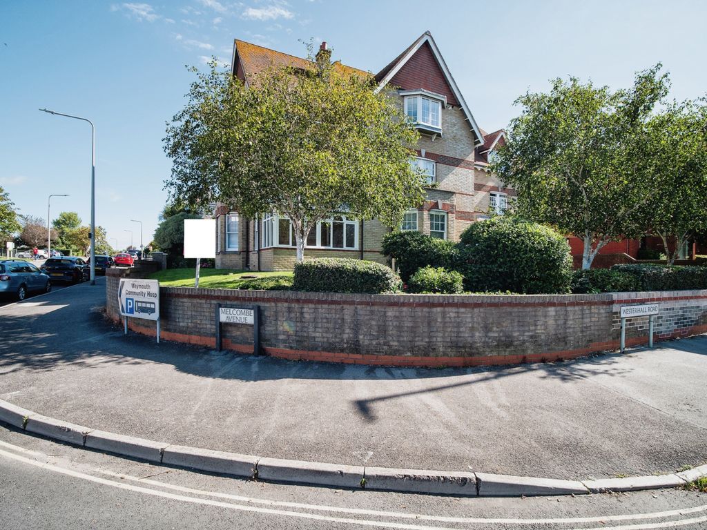 2 bed flat for sale in Melcombe Avenue, Weymouth DT4, £250,000