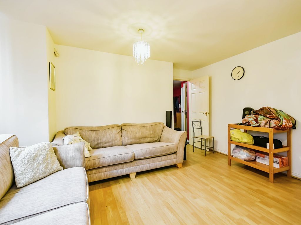 2 bed flat for sale in Montague Road, Manchester, Greater Manchester M16, £160,000