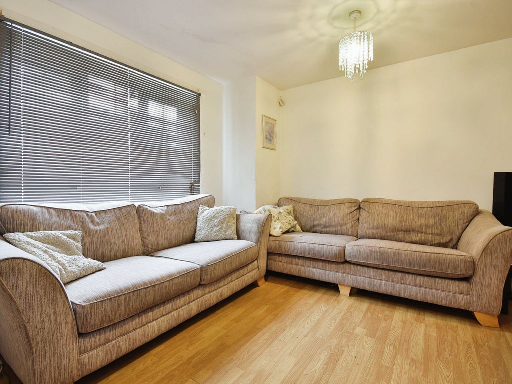 2 bed flat for sale in Montague Road, Manchester, Greater Manchester M16, £160,000