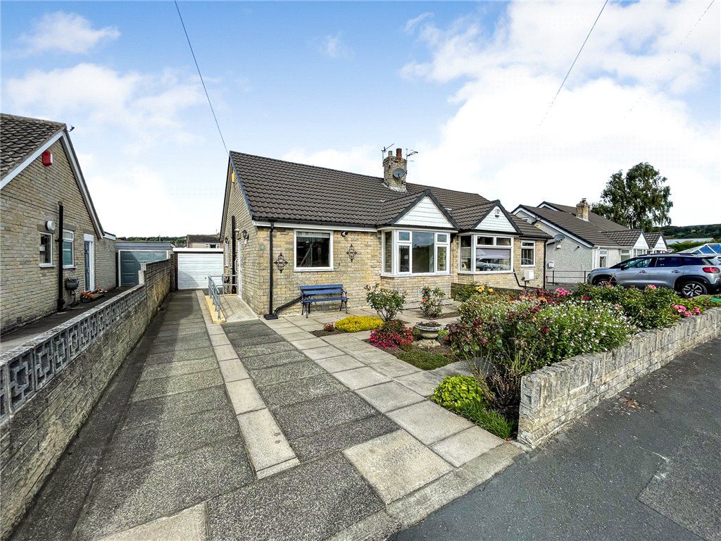 2 bed bungalow for sale in Churchill Way, Cross Hills, North Yorkshire BD20, £225,000