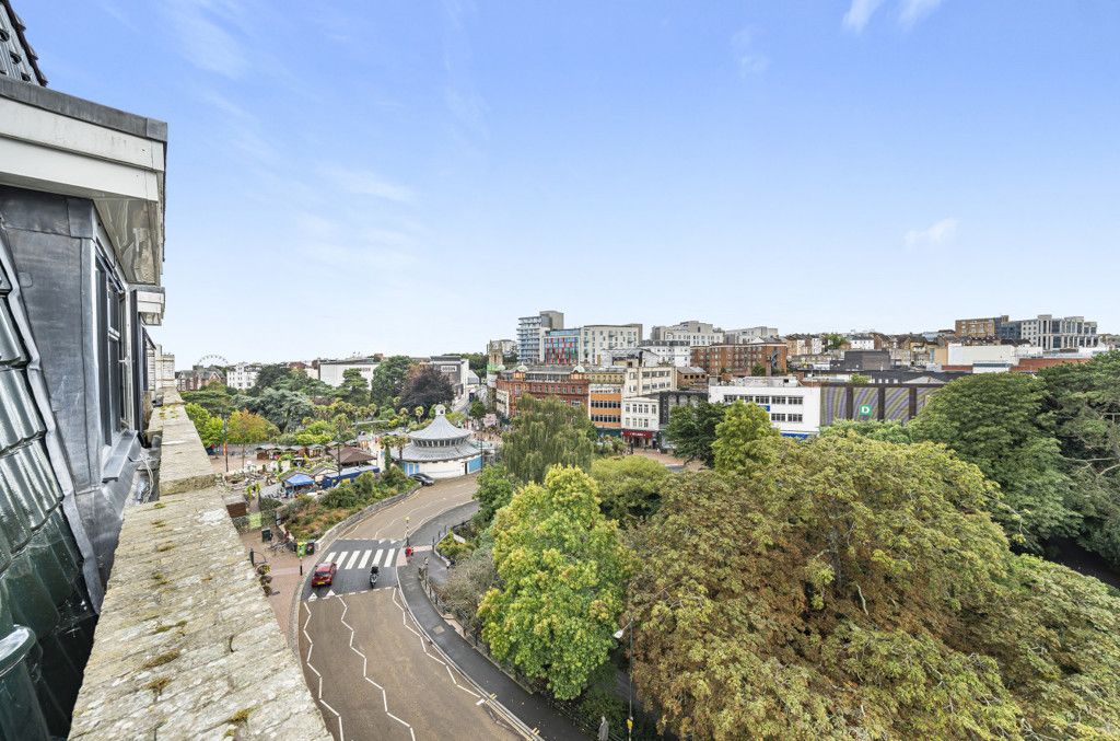 1 bed flat for sale in Bourne Avenue, Bournemouth, Dorset BH2, £140,000