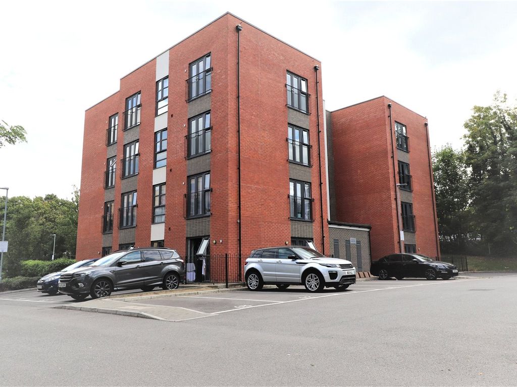 2 bed flat for sale in Barley Close, Greenhithe DA9, £250,000