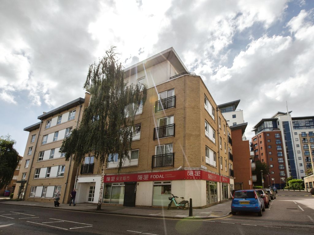 1 bed flat for sale in 156 Westferry Road, London E14, £300,000