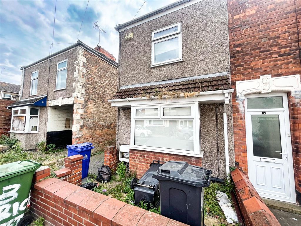 4 bed property for sale in Frederick Street, Grimsby DN31, £79,950