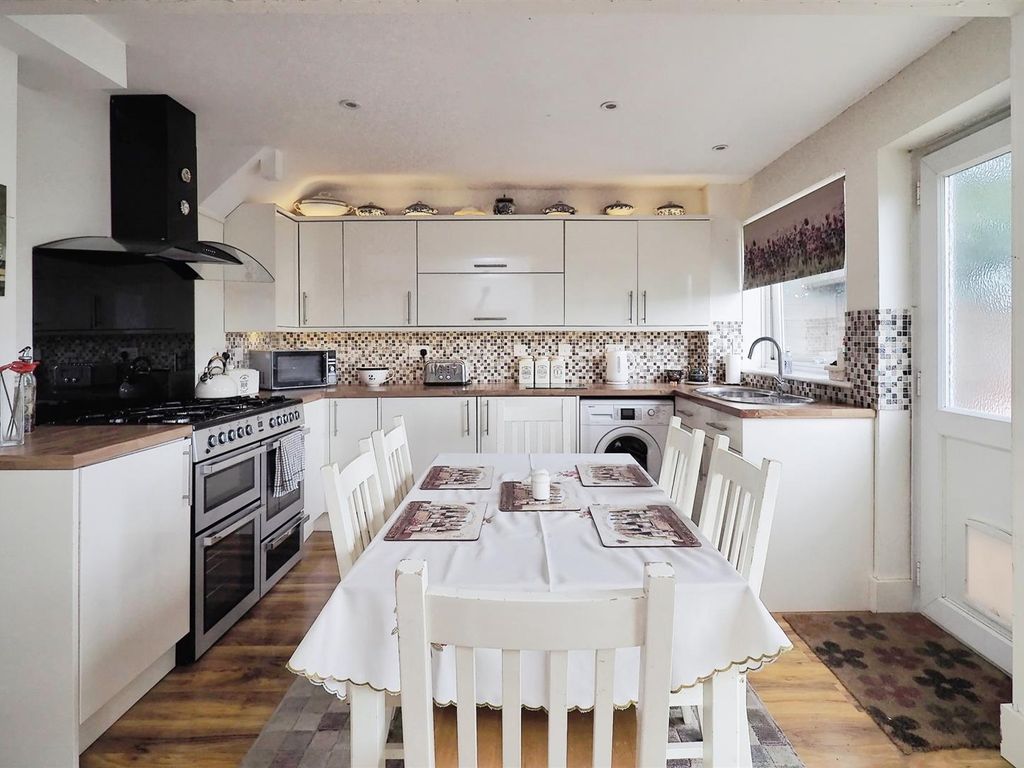 3 bed semi-detached house for sale in Glendale Road, Durrington, Salisbury SP4, £280,000