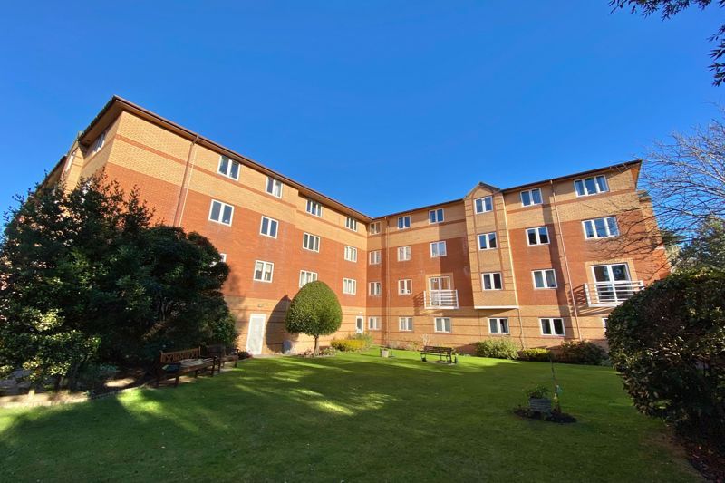 2 bed flat for sale in Carlton Street, Weston-Super-Mare BS23, £138,950