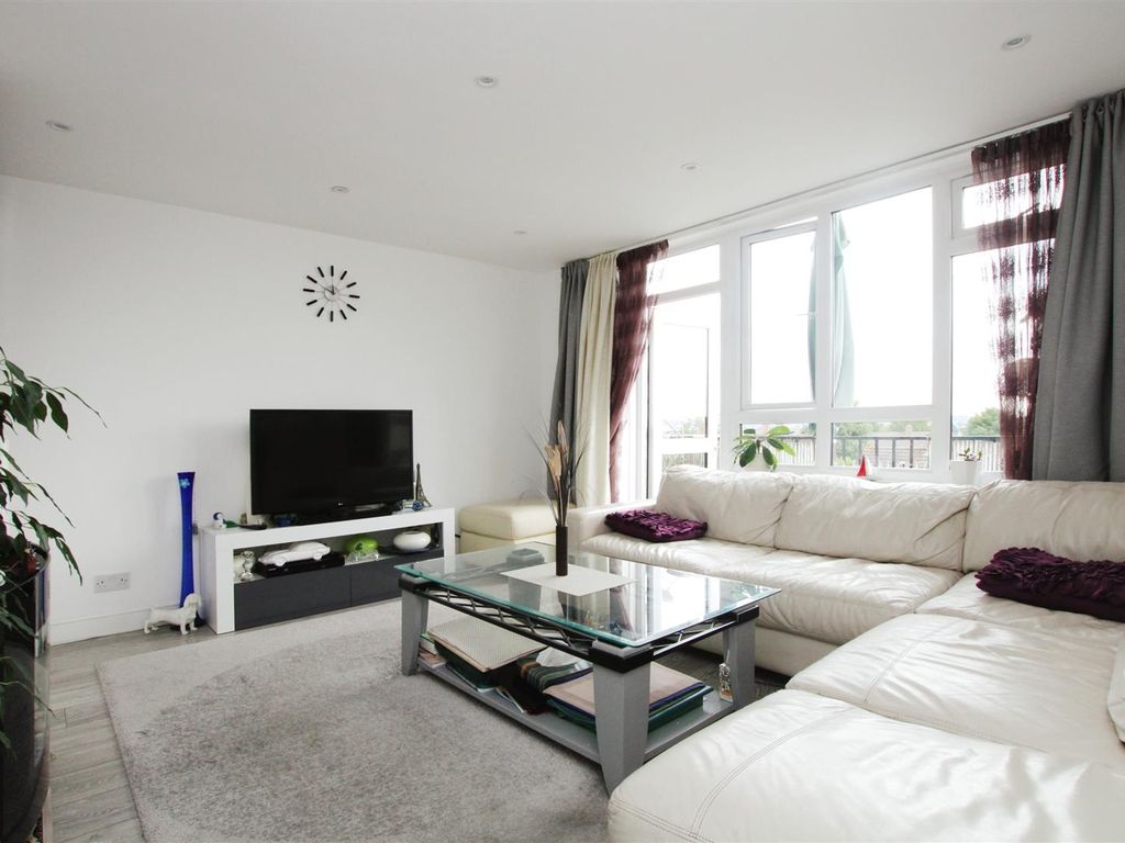 2 bed property for sale in Wetherby Road, Enfield EN2, £316,000