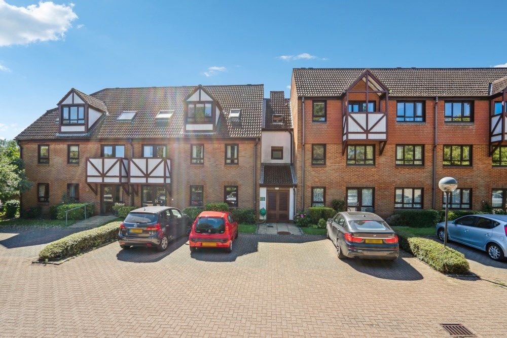 2 bed property for sale in Kings Lodge, King George V Road, Amersham HP6, £235,000
