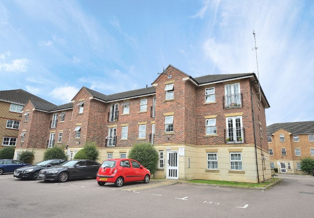 2 bed flat for sale in Lion Court, Northampton NN4, £139,995
