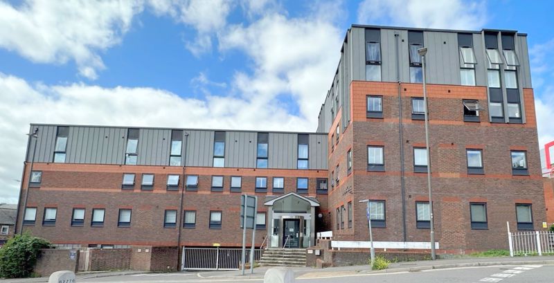 2 bed flat for sale in Bellfield Road, Downley, High Wycombe HP13, £285,000