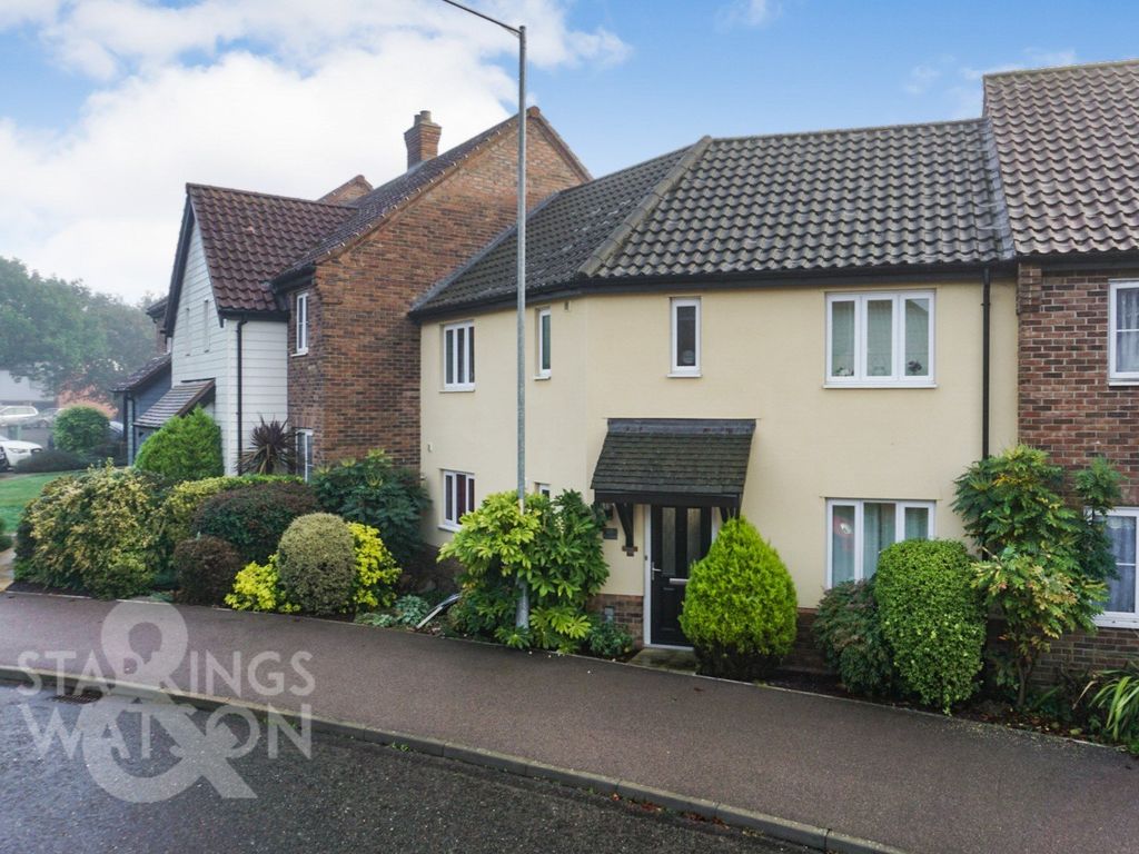 3 bed terraced house for sale in The Ridings, Poringland, Norwich NR14, £300,000