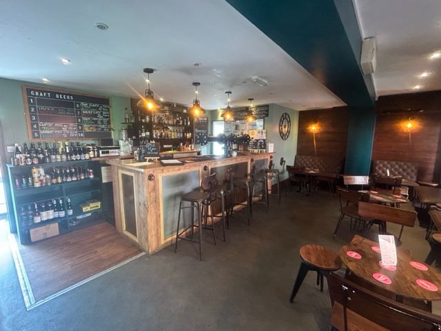Pub/bar for sale in Snuff Street, Devizes SN10, £175,000
