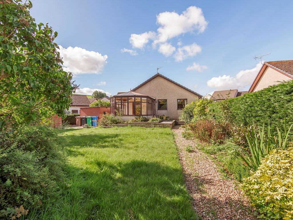 3 bed bungalow for sale in Lumsden Park, Cupar KY15, £250,000