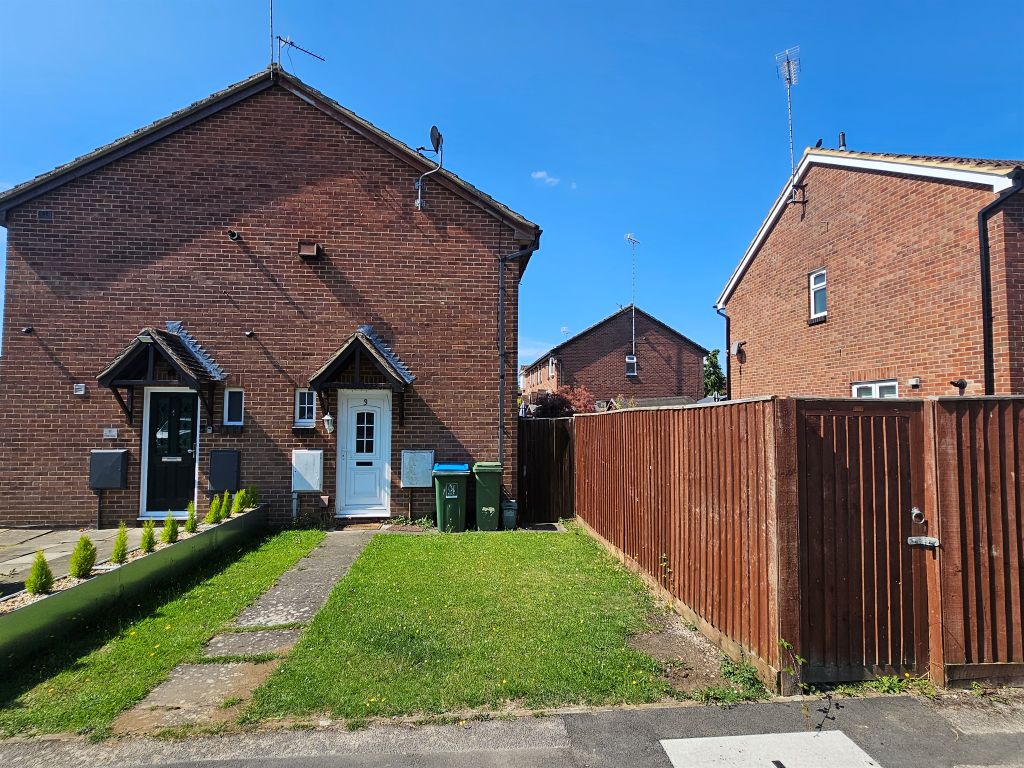 1 bed property for sale in Field Close, Coppice, Aylesbury HP20, £215,000