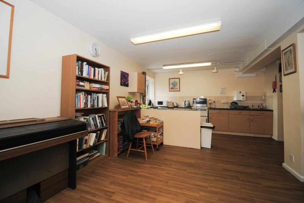 2 bed flat for sale in School Road, Brislington, Bristol BS4, £120,000
