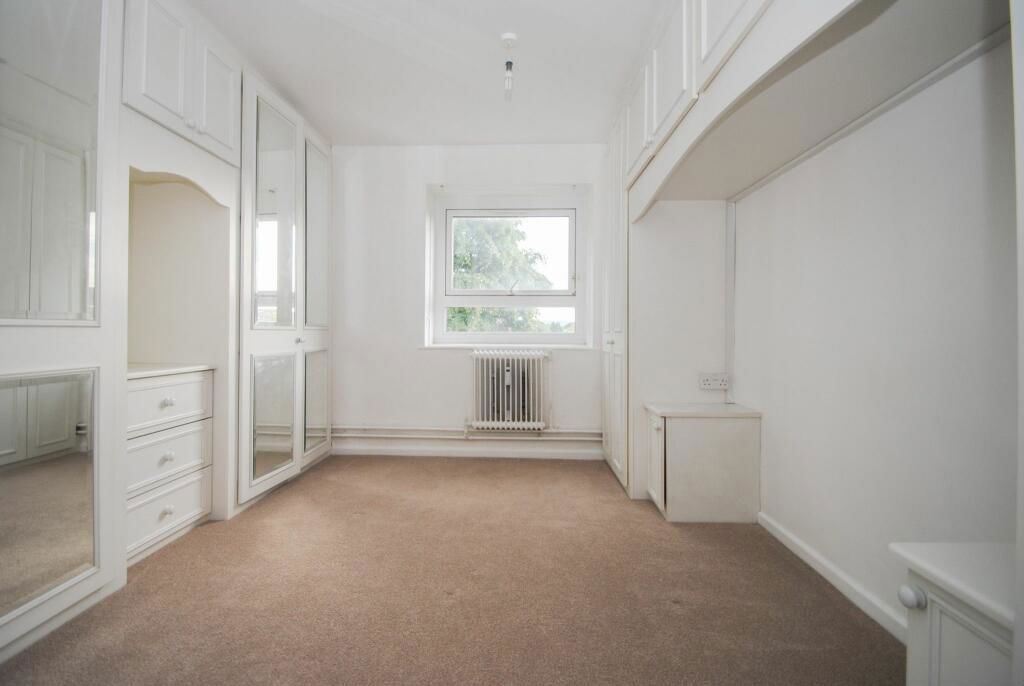 2 bed flat for sale in School Road, Brislington, Bristol BS4, £120,000
